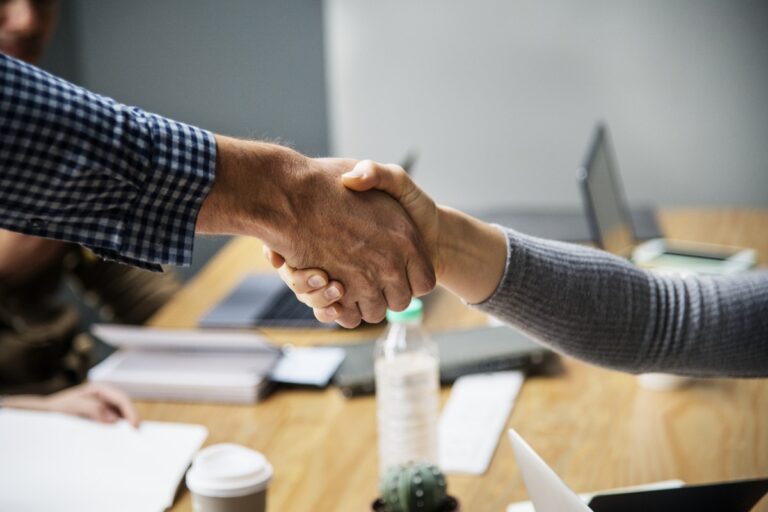 Dự án có vốn đầu tư nước ngoài là dự án thuộc trong các trường hợp nào? Giám sát, đánh giá hoạt động đầu tư nước ngoài dựa trên nguyên tắc nào?