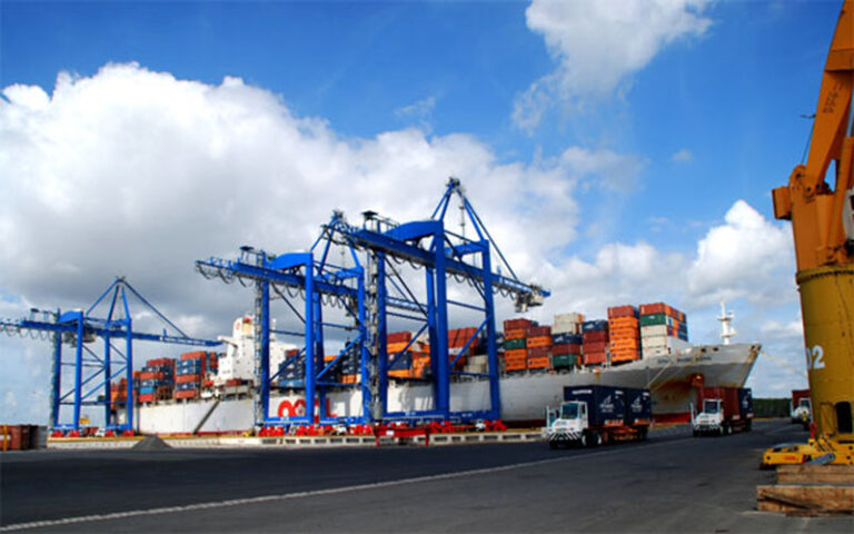 Thương nhân kinh doanh dịch vụ logistics có được quyền cầm giữ hàng hóa để đòi tiền nợ đã đến hạn của khách hàng không?