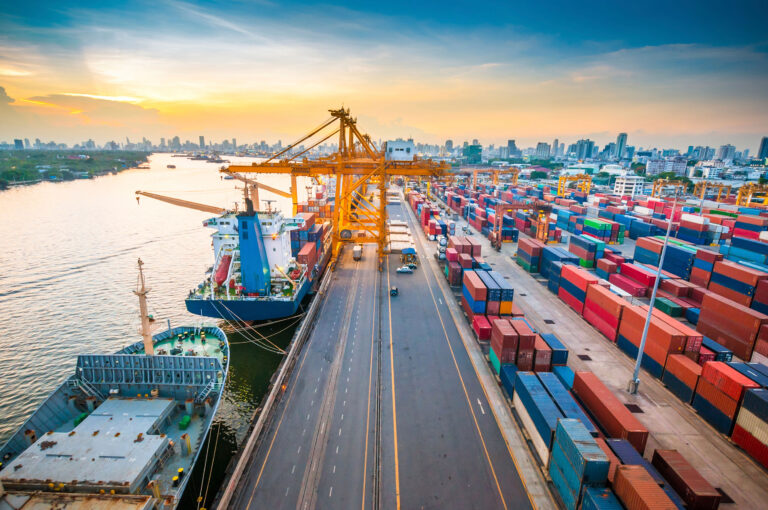 Việt kiều Mỹ, có thẻ xanh và chưa có quốc tịch Mỹ ly hôn với người Việt nam thì thẩm quyền giải quyết thuộc về Tòa án nào?