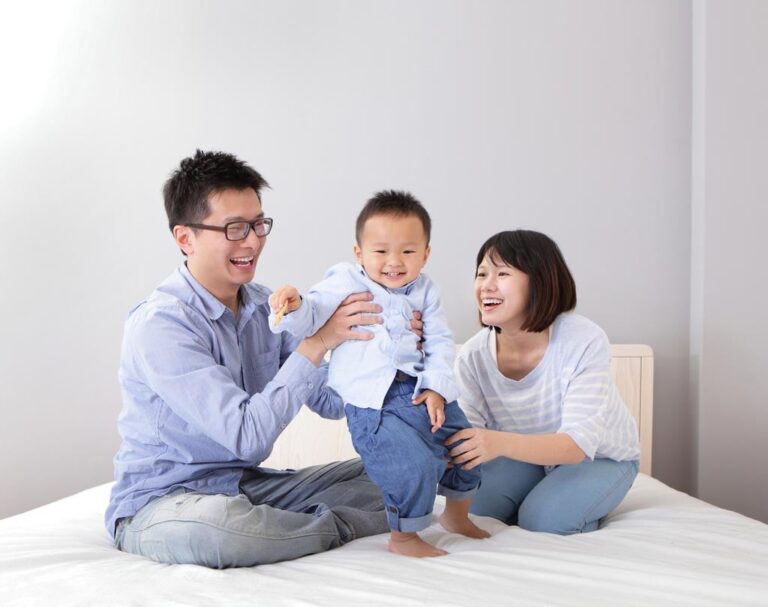 Con chưa thành niên của người bị tước quốc tịch Việt Nam có bị tước quốc tịch Việt Nam giống cha mẹ không?
