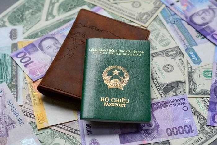 Phải đổi hộ chiếu trước khi hết hạn bao lâu để không bị phạt?