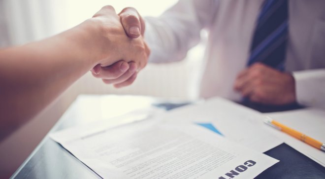 Hợp đồng lao động có bắt buộc phải ký bằng văn bản không?